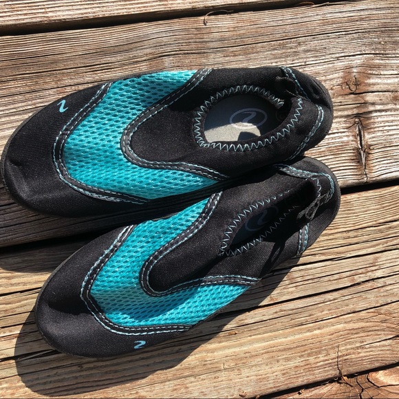 Water shoes!!! 🐸 💦 🌺 🌱 💧 - Picture 5 of 6